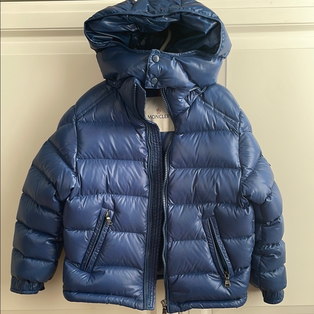 Montcler boys down jacket size 6. Blue